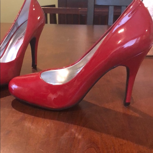 Cute Jessica Simpson red heels - Picture 2 of 4